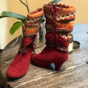 Low heeled patterned boots